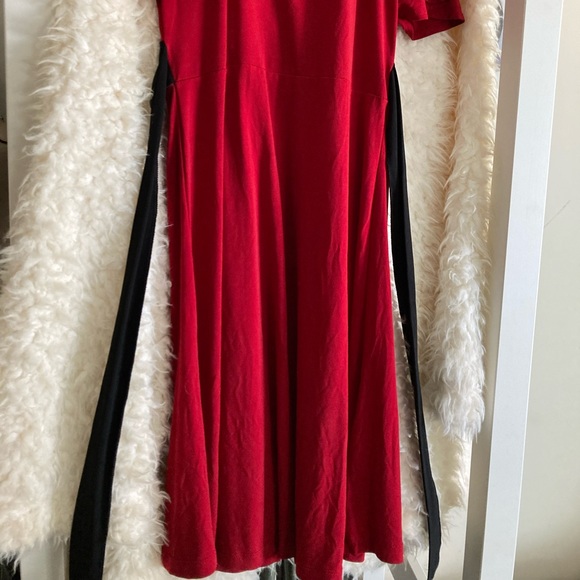 Short sleeved Red and Black Queen of Hearts Flowy dress❣️ - Picture 4 of 4